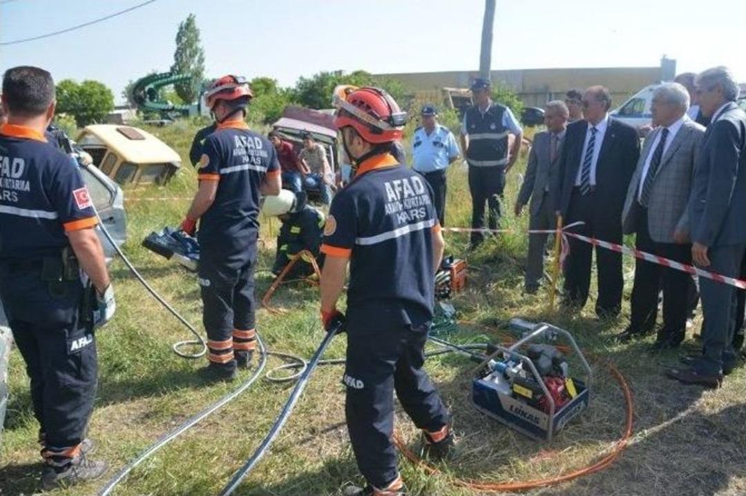 Kars Belediyesi İtfaiye M&uuml;d&uuml;rl&uuml;ğ&uuml;&rsquo;nden Ger&ccedil;eği Aratmayan Tatbikat