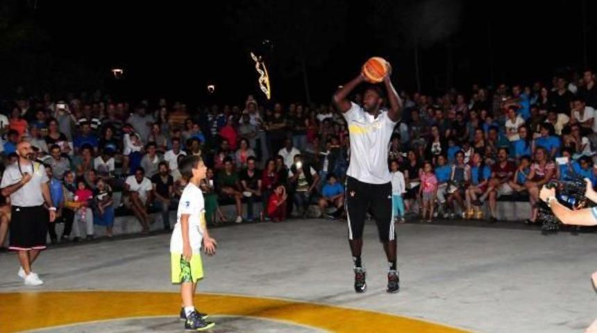 Nba Yıldızı Patterson 14 Yaşındaki Ali'ye Yenildi