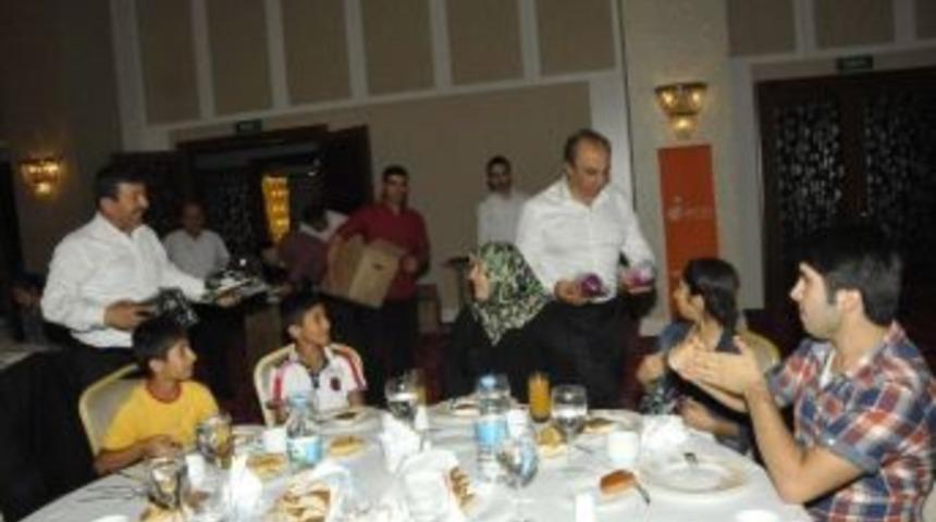 Darıcalı Yetimler İftar Sofrasında Buluştu