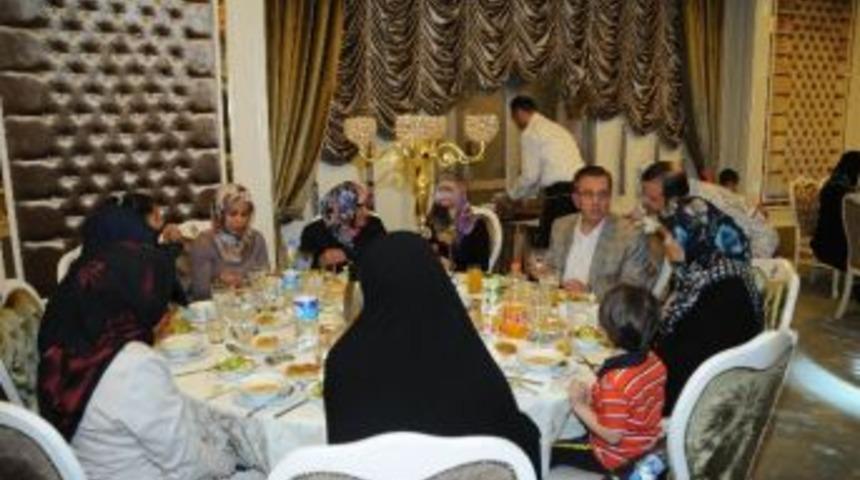 Başkan &Ccedil;etin İl&ccedil;e Halkına İftar Verdi