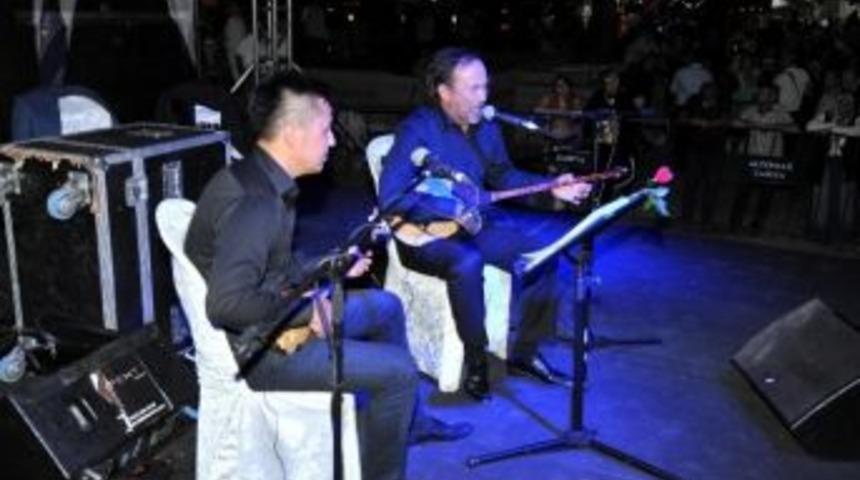 &Uuml;nl&uuml; Kazak Sanat&ccedil;ı Ankara&rsquo;da Konser Verdi