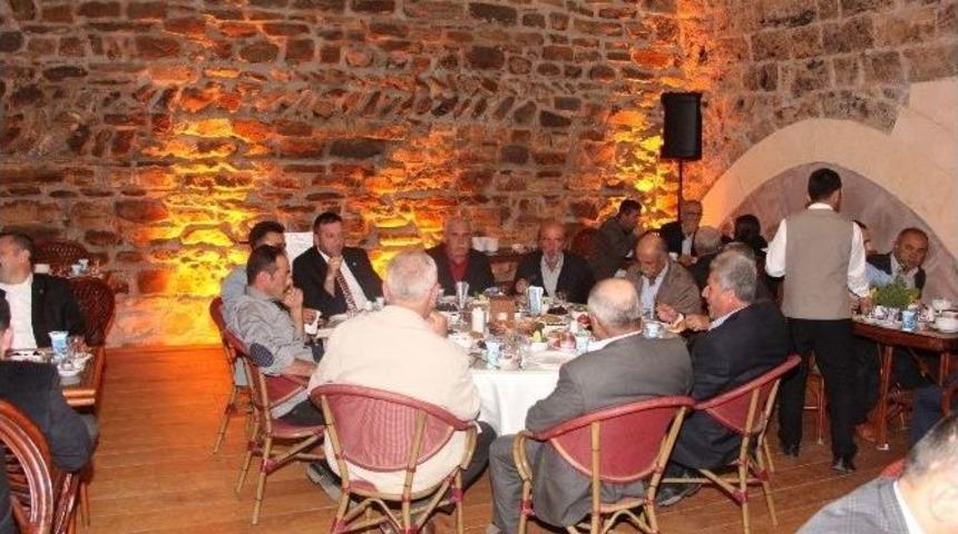 Sarıcaoğlu&rsquo;ndan &Ccedil;akallı Taşhan&rsquo;da İftar Yemeği