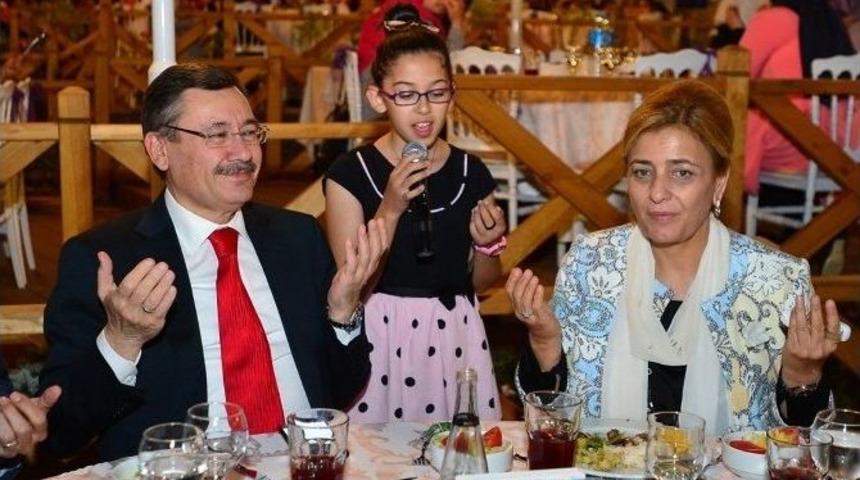 Başkan Gökçek, Yetim Çocuklarla İftarda Buluştu