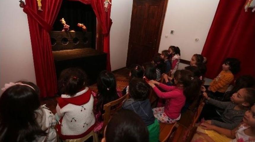 "bonbon Ve Şeker&rsquo;in Maceraları"nı 6 Bin &Ccedil;ocuk İzledi