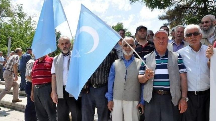 Doğu T&uuml;rkistan&rsquo;da M&uuml;sl&uuml;manlara Yapılan Saldırılar Protesto Edildi