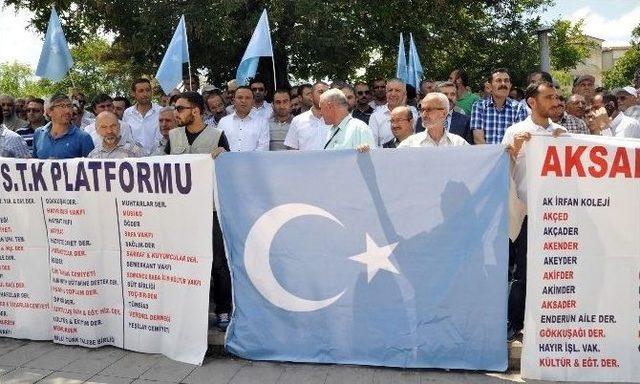 Doğu Türkistan’da Müslümanlara Yapılan Saldırılar Protesto Edildi