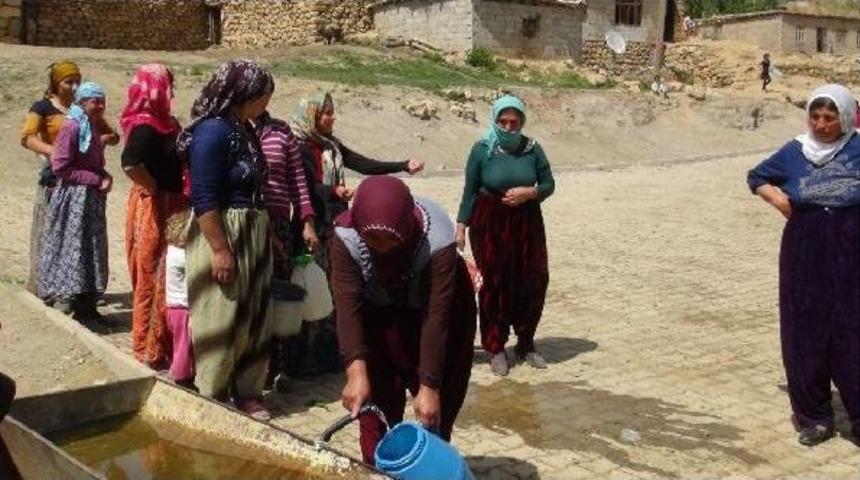 K&ouml;ydeki 3 &Ccedil;eşme Kuruyunca Su Sıkıntısı Başladı