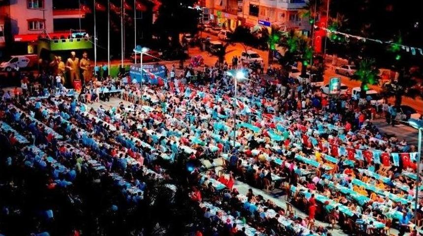 Turgutlu Belediyesinden B&uuml;y&uuml;k İftar Sofrası