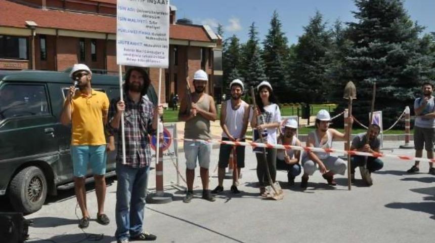 &Ouml;ğrenciler Kamp&uuml;se Cami Yapılmasına Karşı &Ccedil;ıktı
