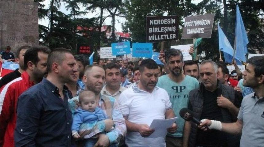 Doğu T&uuml;rkistan&rsquo;daki &Ccedil;in Zulm&uuml; Trabzon&rsquo;da Protesto Edildi