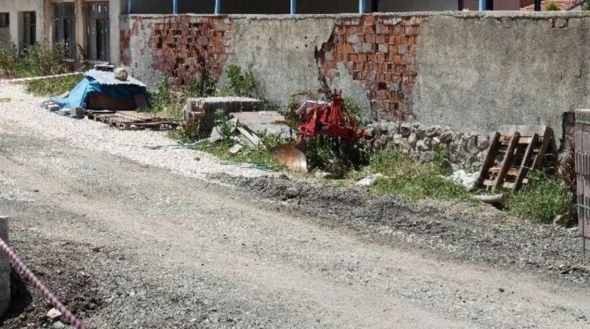 Başkent&rsquo;te 2 El Bombası Ve 1 Lav Silahı Bulundu