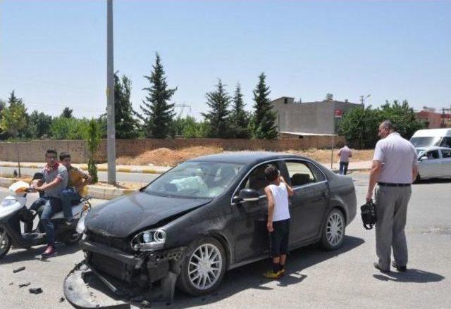 Adıyaman'da Kavşakta Kaza: 2 Yaralı