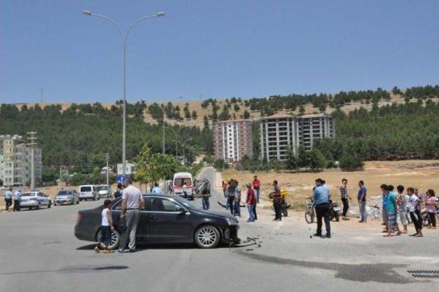 Adıyaman'da Kavşakta Kaza: 2 Yaralı