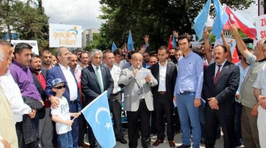 &Ccedil;ankırı'da 5 Bin Kişi &Ccedil;in'i Protesto I&ccedil;in Y&uuml;r&uuml;d&uuml;