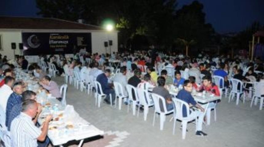 Yetimler Kardeşlik İftarında Bir Araya Geldi