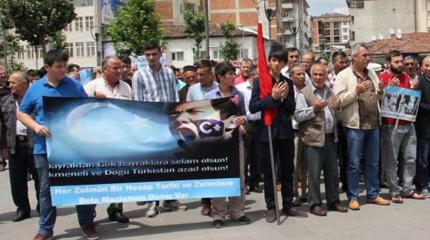 &Ouml;ld&uuml;r&uuml;len Uygur T&uuml;rkleri I&ccedil;in Gıyabi Cenaze Namazı Kılındı