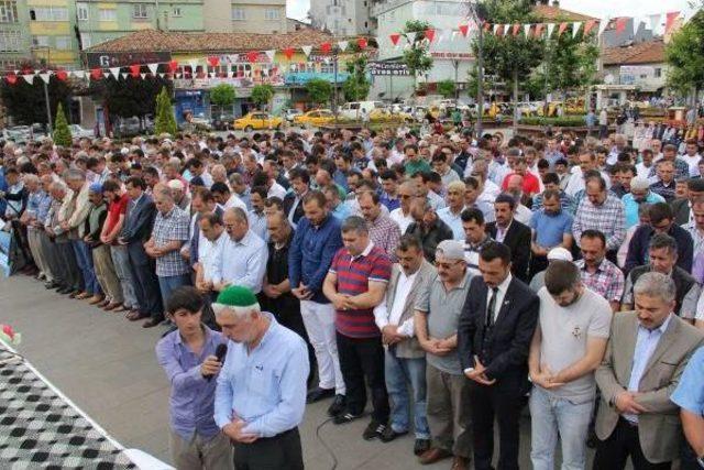 Öldürülen Uygur Türkleri Için Gıyabi Cenaze Namazı Kılındı