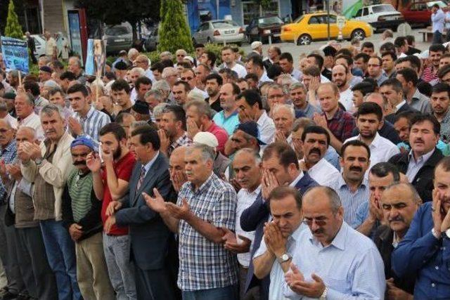 Öldürülen Uygur Türkleri Için Gıyabi Cenaze Namazı Kılındı