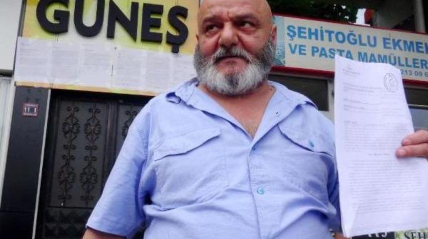 Kapatılan I&ccedil;kili Restoranın Duvarına Mahkeme Kararını Asıp Belediyeyi Protesto Etti