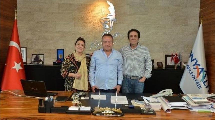 Belkıs Akkale Ve İzzet Altınmeşe&rsquo;den Başkan B&ouml;cek&rsquo;e Ziyaret