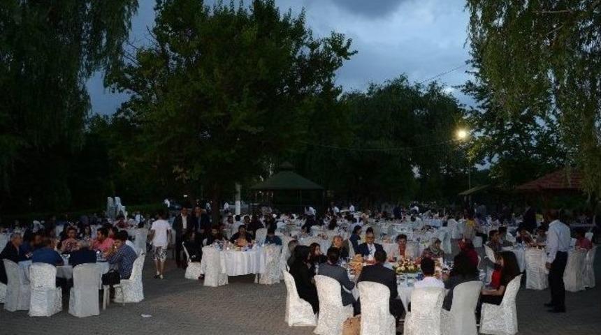 Kırıkkale Belediyesi Kardeşlik İftarı Verdi.