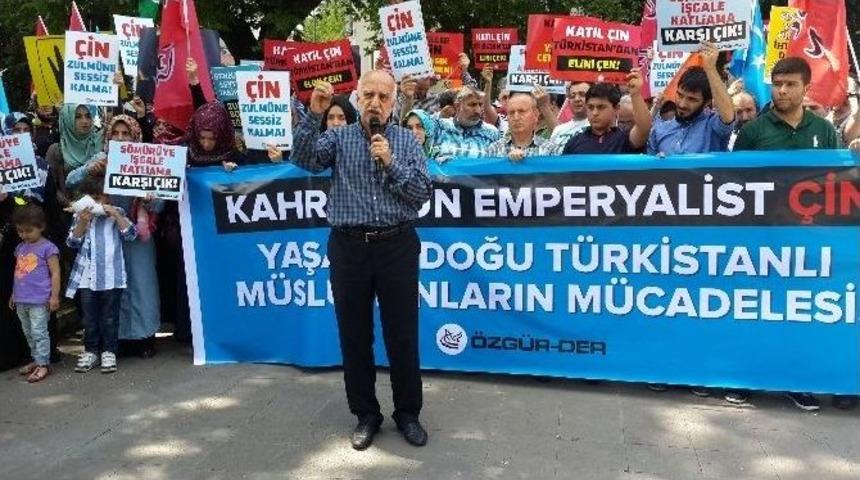 &Ouml;zg&uuml;r-der Doğu T&uuml;rkistan&rsquo;daki Saldırıları Protesto Etti