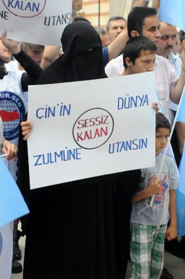 Memur- Sen'den, Yalova'da 'doğu Türkistan' Gösterisi