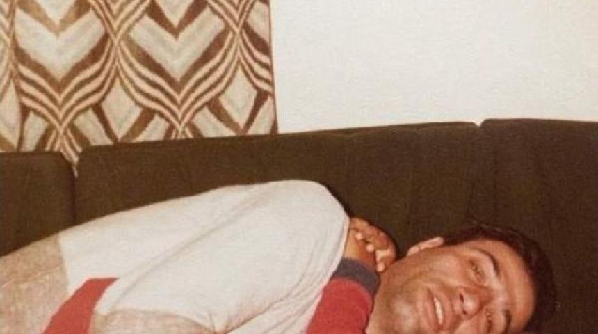 Ali Sunal'dan Babası Kemal Sunal Ile &Ccedil;ekilmiş &Ccedil;ocukluk Fotoğraflı Anma