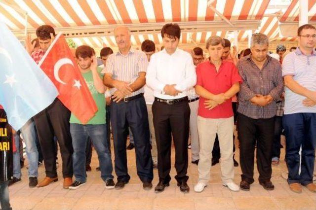 Gaziantep’Te Doğu Türkistan’Da Ölenler Için Gıyabi Cenaze Namazı