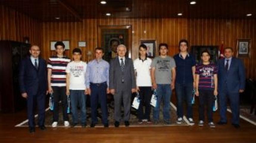 Gen&ccedil; Beyinlerden Rekt&ouml;r Ko&ccedil;ak&rsquo;a Ziyaret