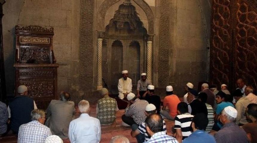 Merhum Cumhurbaşkanı S&uuml;leyman Demirel İ&ccedil;in Mevlit Okutuldu