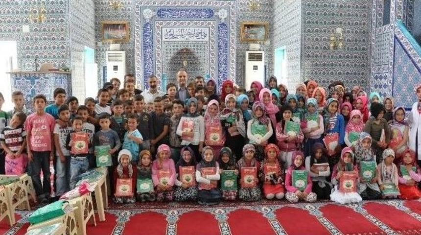 İneg&ouml;l Belediyesi Kuran Kursu &Ouml;ğrencilerine Kitap Hediye Etti