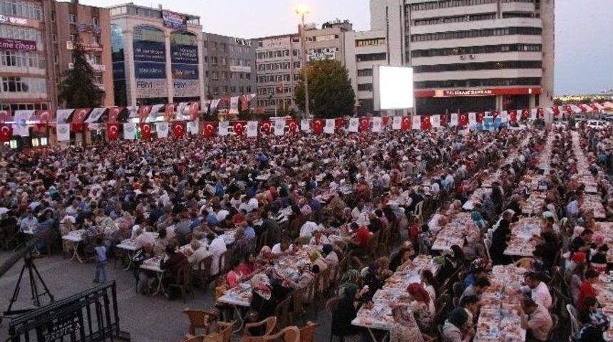 İlkadım Belediyesi&rsquo;nden 5 Bin Kişiye İftar