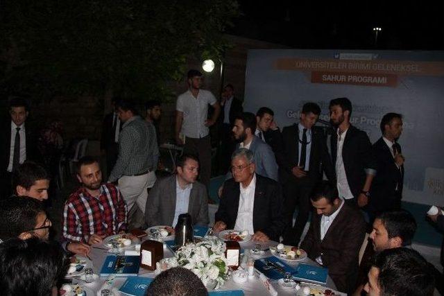 Bakan Bozkır Ak Parti Gençlik Kollarının Düzenlediği Sahur Programına Katıldı