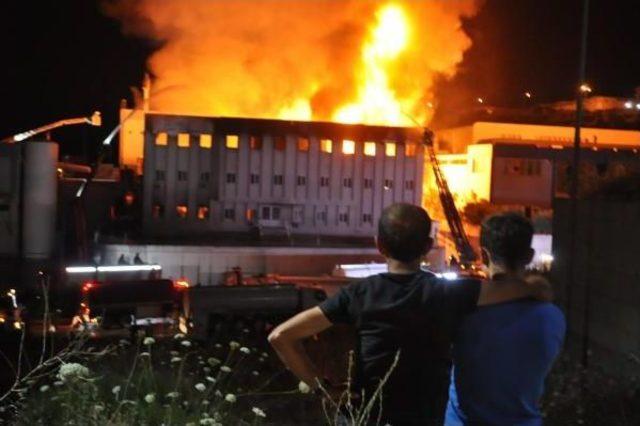 Yağ Fabrikasında Korkutan Yangın: 2 Yaralı 2