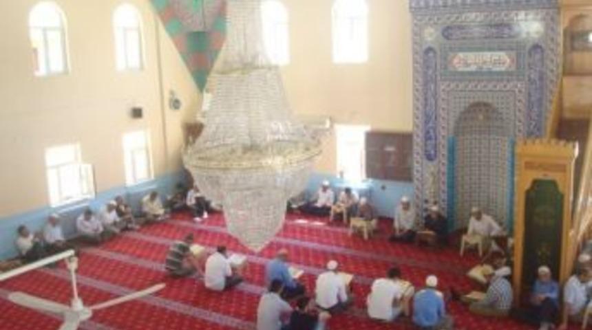 Hakkari&rsquo;deki Camiler&rsquo;de Okunan Mukabele&rsquo;ye Yoğun İlgi