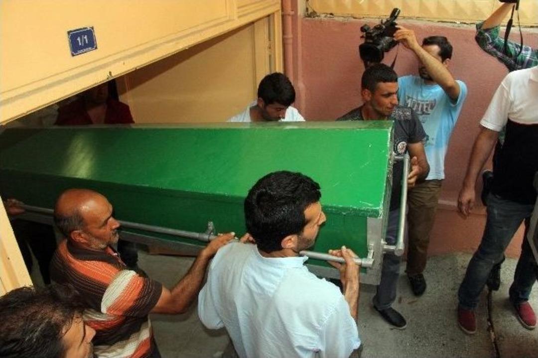 Yaslandığı Sinekliğin Kilidi A&ccedil;ılınca, K&uuml;&ccedil;&uuml;k Kız Hayatını Kaybetti