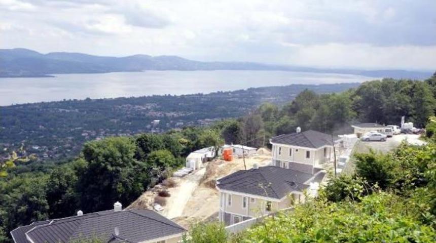 Sapanca'nın G&ouml;l Manzaralı Eski Orman I&ccedil;i K&ouml;yleri Arap Zenginlerine 'villak&ouml;y' Oldu