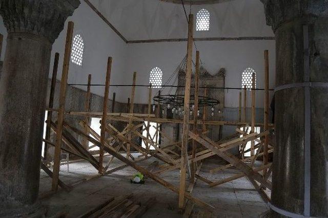 637 Yıllık Yeşil Cami Özgün Kimliğine Kavuşuyor