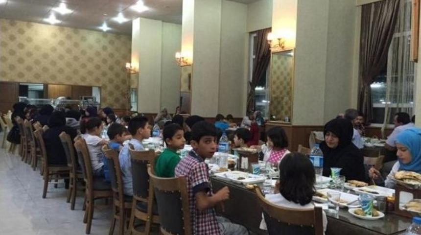 Vali Tapsız, Yetim &Ccedil;ocuklarla İftarda Buluştu