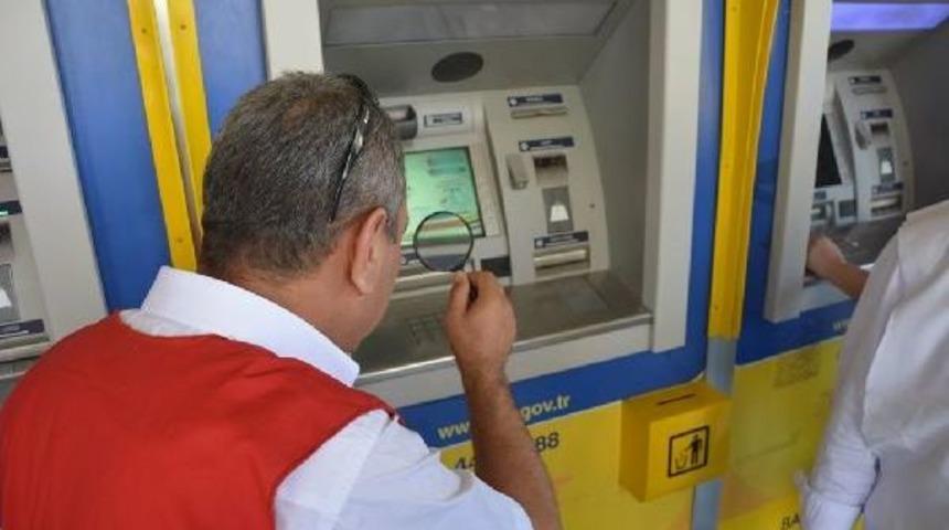 Ptt'nin Atm'sinde Kaybolan Parayı B&uuml;y&uuml;te&ccedil;le Aradılar