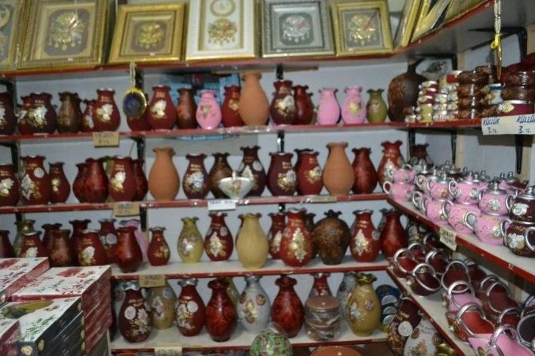 (&ouml;zel Haber) Ramazan&rsquo;da Şeyh Edebali T&uuml;rbesine Akın Eden Vatandaşlar &Ccedil;evredeki Esnafın Y&uuml;z&uuml;n&uuml; G&uuml;ld&uuml;r&uuml;yor