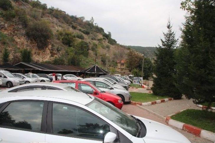 (özel Haber) Ramazan’da Şeyh Edebali Türbesine Akın Eden Vatandaşlar Çevredeki Esnafın Yüzünü Güldürüyor G2