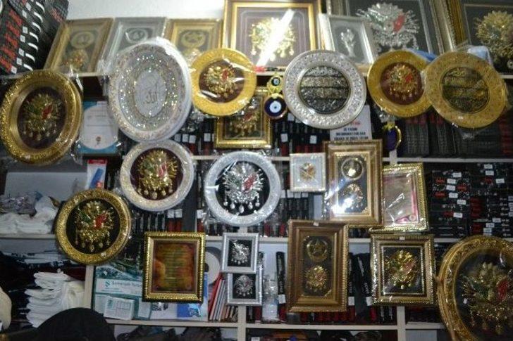 (özel Haber) Ramazan’da Şeyh Edebali Türbesine Akın Eden Vatandaşlar Çevredeki Esnafın Yüzünü Güldürüyor G5