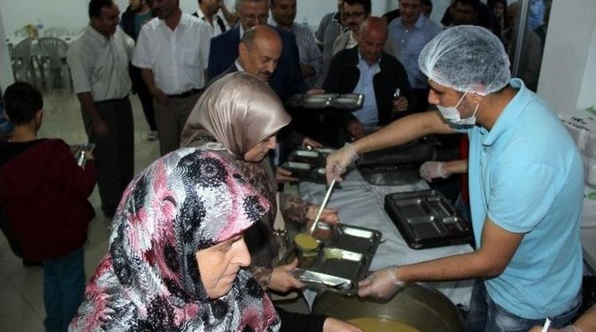 M&uuml;siad Halkla İftar A&ccedil;tı