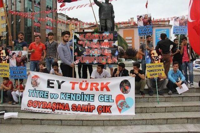 Rize’de Gergin Doğu Türkistan Yürüyüşü