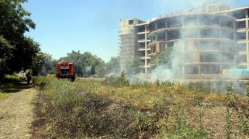 Anız Yangınına İtfaiye M&uuml;dahale Etti