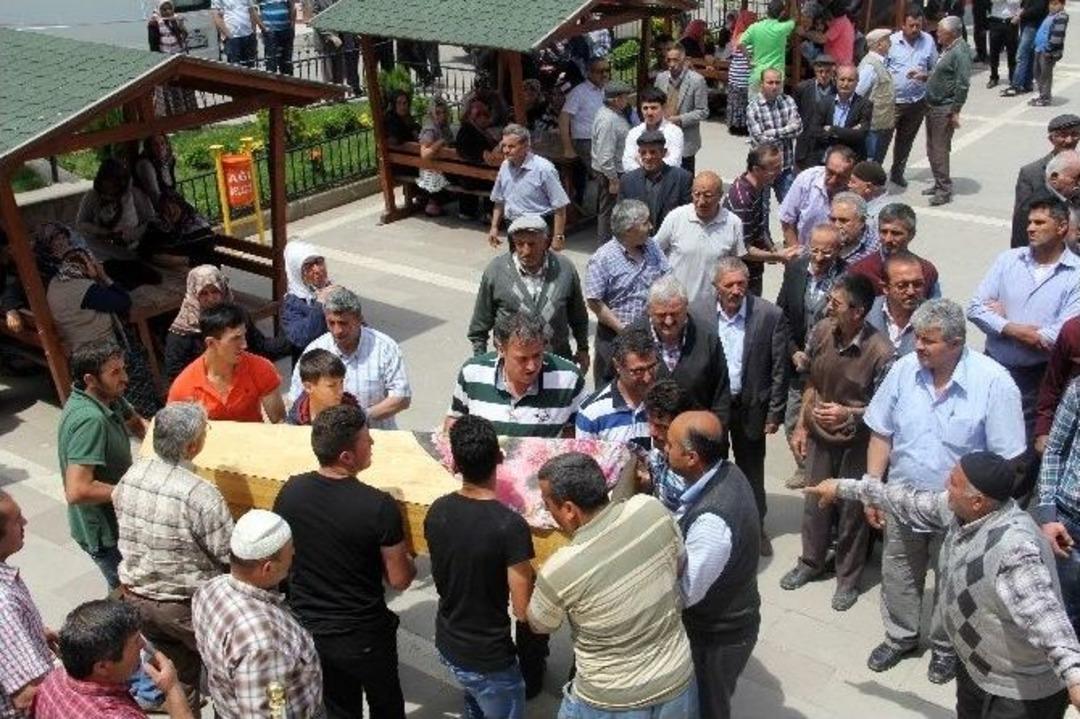 Anne, &Ccedil;ocukları Ve Torunları Defnedildi