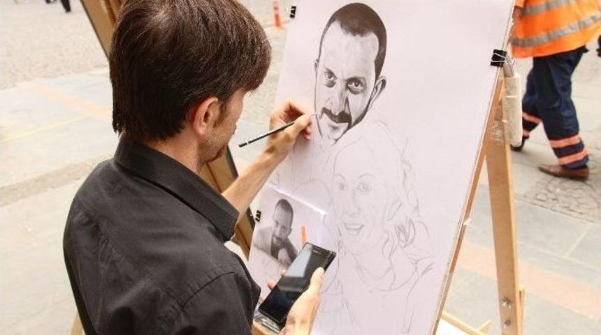 Sokakta İnsanları Resmediyor