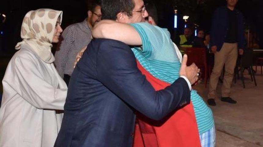 Bakan Zeybekci, Down Kafe'yi Ziyaret Etti